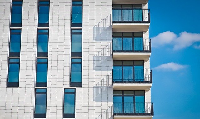 Fassadenbau Architektur - Wandverkleidungen mit Lärm- und Brandschutz Fassadenbau / Wandverkleidung - Lärmschutz und Brandschutz