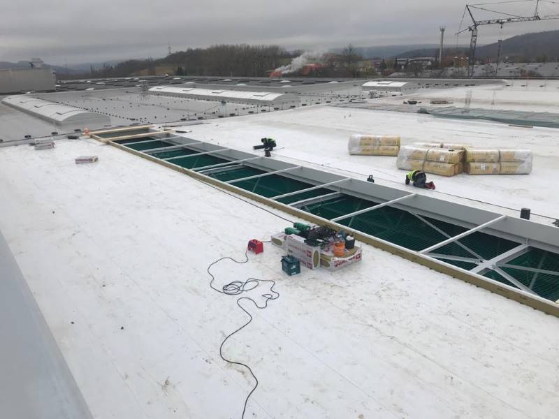 Flachdach mit Öffnung Lichtband, Dachsysteme Rudolph GmbH, Dächer, Fassadenbau, Industriebau