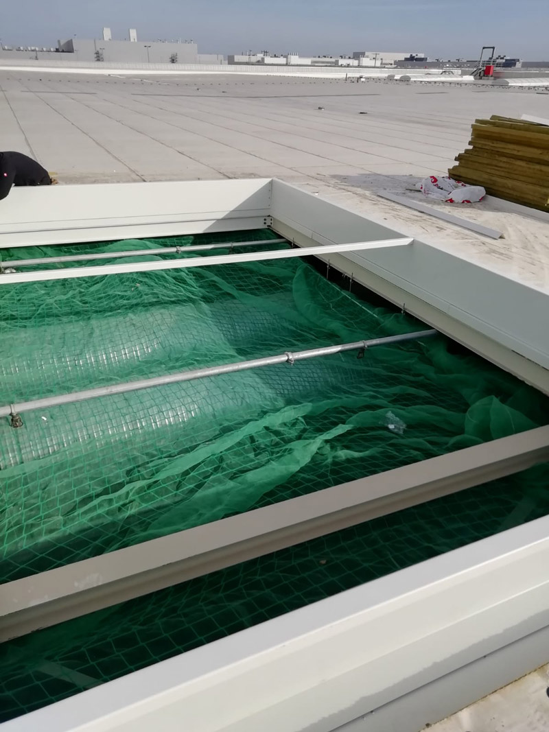 Öffnung mit fertig montiertem Sockel