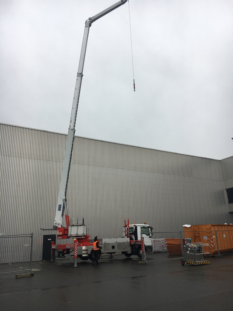 Geeignetes Hebezeug / Kran ist hier unerlässlich - Dachsysteme Rudolph Gmbh